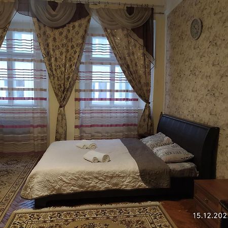 Apartment On Rynok Square Львов Экстерьер фото